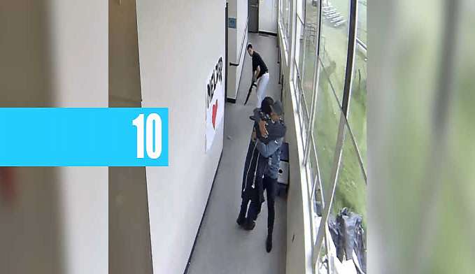PROFESSOR EVITA TRAGÉDIA EM ESCOLA ABRAÇANDO ALUNO ARMADO (VÍDEO) - News Rondônia