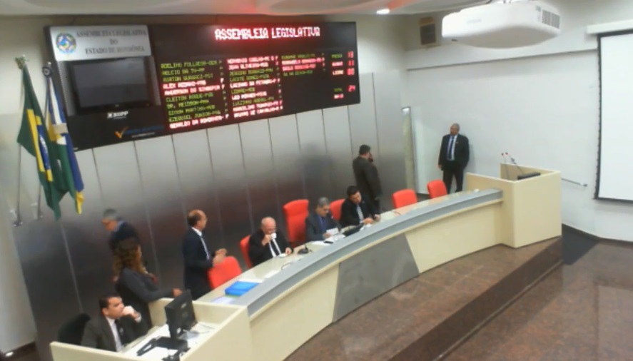 DEPUTADOS ENTRAM NO CLIMA DO FERIADO E REALIZAM SESSÃO NA ALE-RO EM 10 MINUTOS - News Rondônia