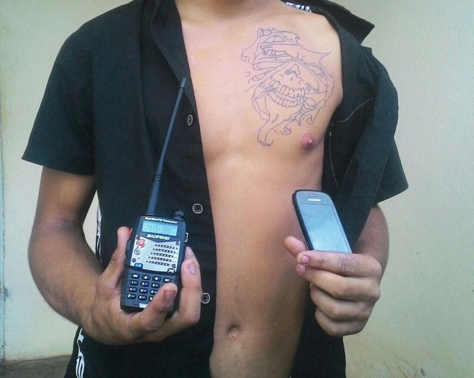 ADOLESCENTE QUE VENDIA RÁDIO NA FREQUÊNCIA DA PM É APREENDIDO AO NEGOCIAR COM POLICIAL - News Rondônia