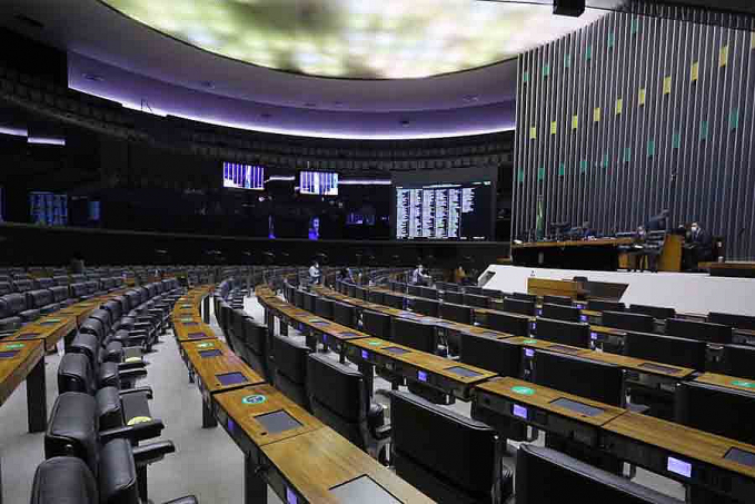 Câmara aprova regras para impedir supersalários no serviço público - News Rondônia