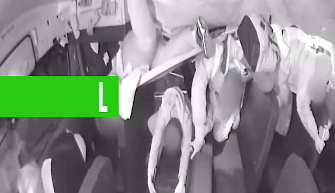 CRIANÇAS SÃO LANÇADAS AO AR DURANTE ACIDENTE COM ÔNIBUS (VÍDEO) - News Rondônia