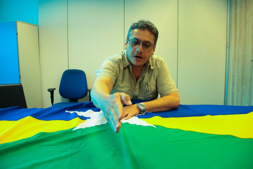 CRIADOR DA BANDEIRA DE RONDÔNIA EXPLICA A INSPIRAÇÃO PARA O PROJETO QUE CONTEMPLA O RIO, A ESTRADA, A RIQUEZA E A ESTRELA - News Rondônia