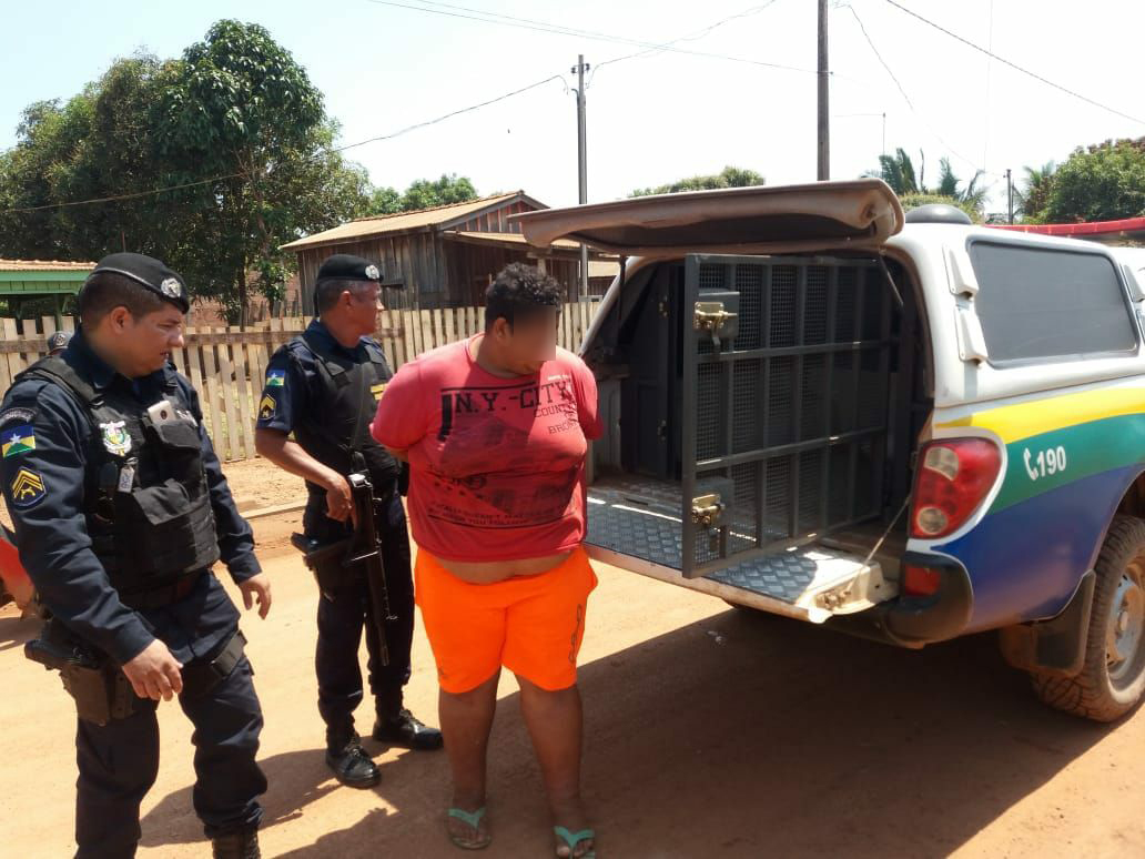 ATUALIZADA: IDOSO QUE FOI ESPANCADO PELO FILHO NÃO MORREU - POPULAÇÃO TENTOU LINCHAR SUSPEITO - News Rondônia