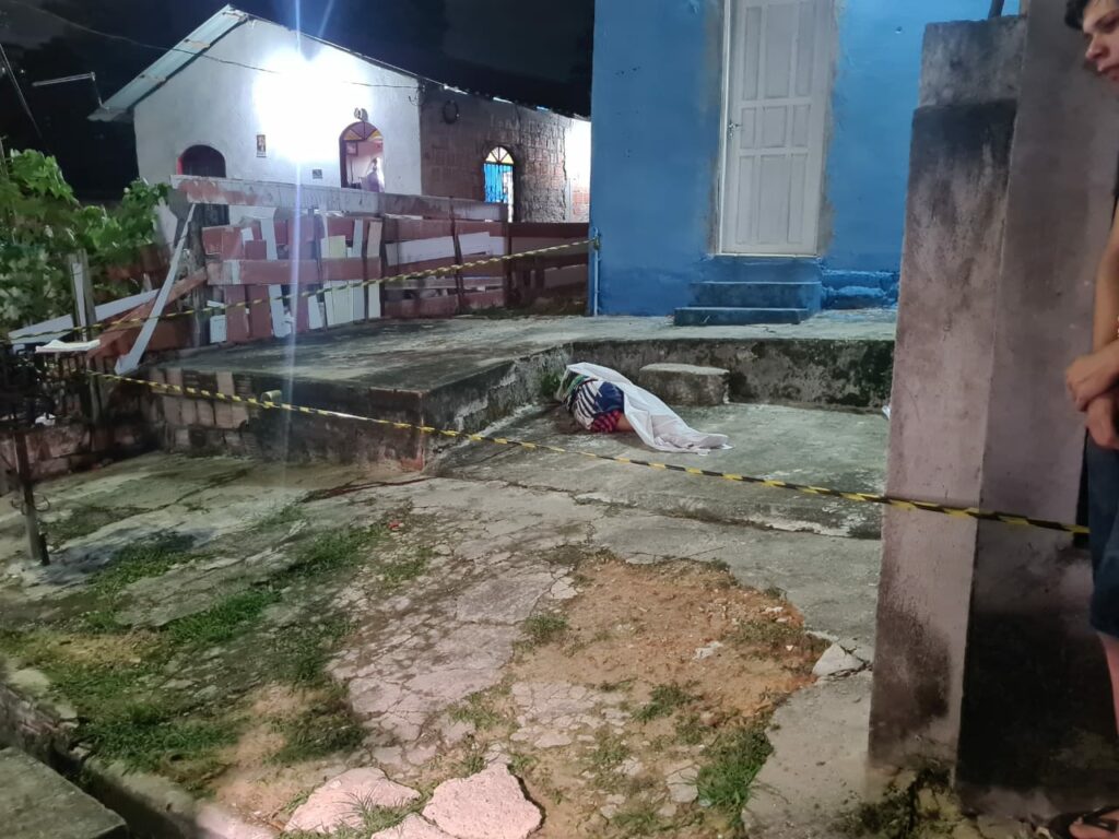 IMAGENS FORTES - Justiceiro mata assaltante a tiros na Cidade de Deus - News Rondônia