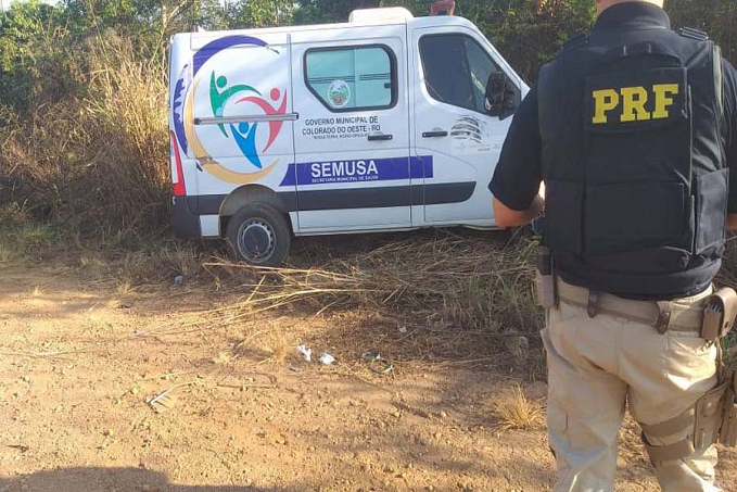 Carreta atinge traseira de ambulância de Colorado do Oeste que transportava paciente para hemodiálise em Vilhena - News Rondônia