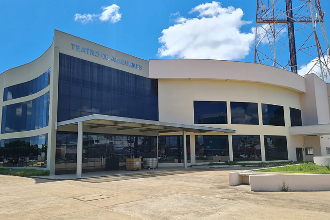 Alex Redano reforça pedido para que Teatro Estadual em Ariquemes possa ser utilizado para atender pacientes - News Rondônia