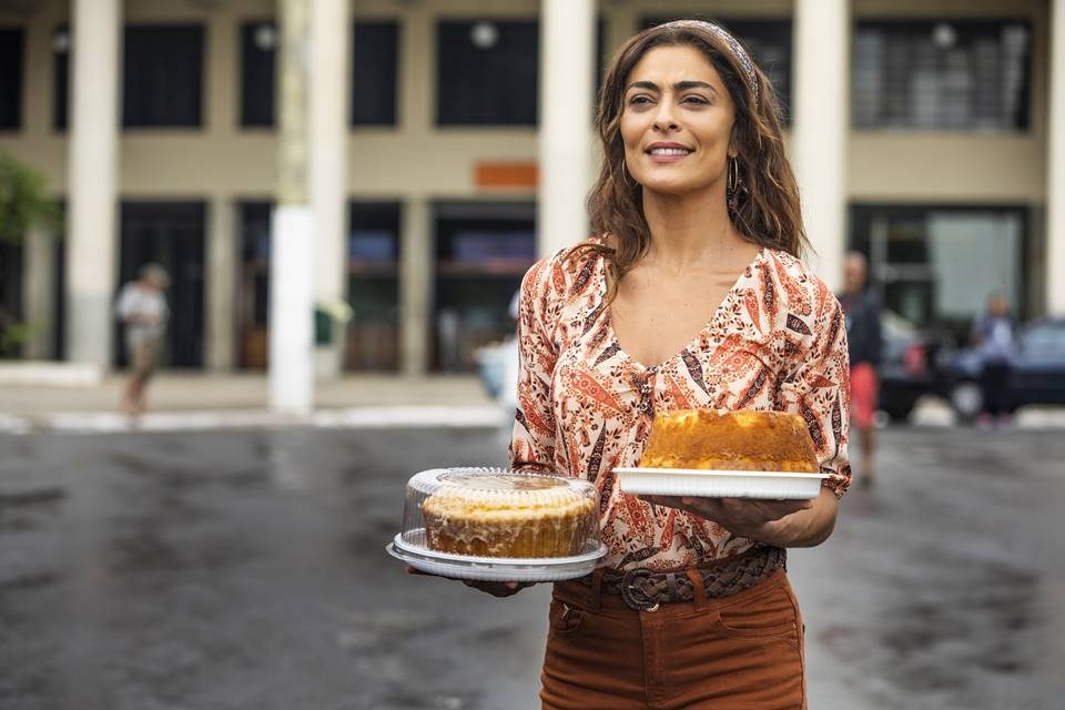 A DONA DO PEDAÇO: MARIA VOLTA A VENDER BOLOS NA RUA PARA SOBREVIVER - News Rondônia