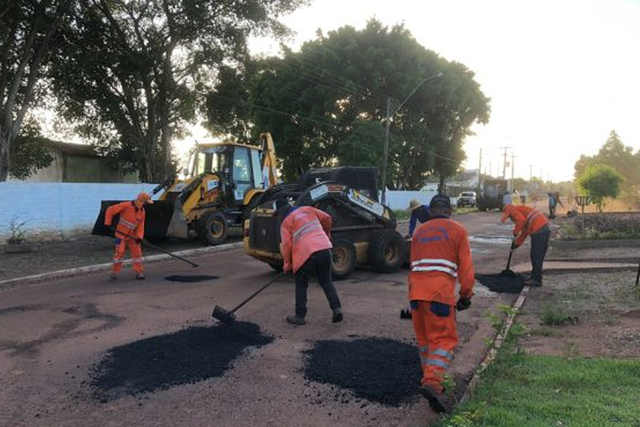 DER realiza operação tapa-buracos em ruas e avenidas do município de Rolim de Moura - News Rondônia