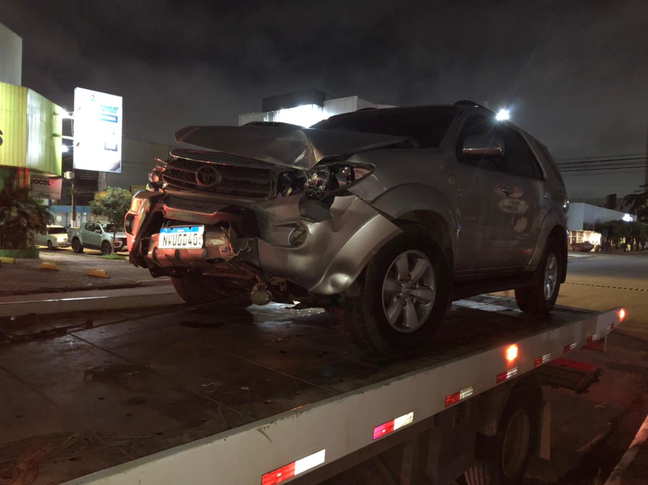 Camioneta avança preferencial e capota após ser atingido por outra caminhonete em cruzamento da capital - News Rondônia