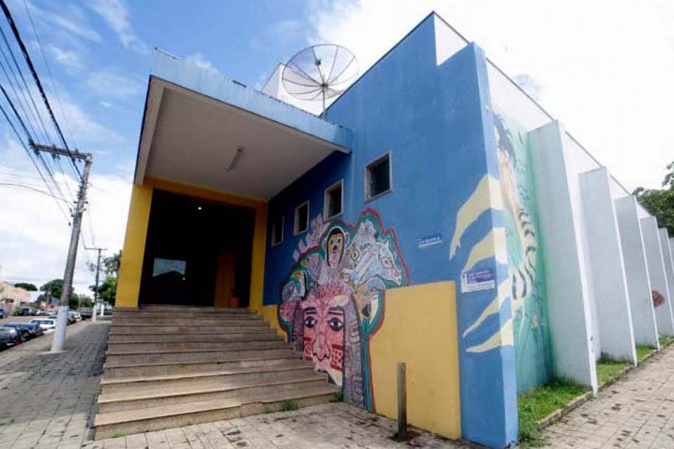 DOAÇÕES DE LIVROS À BIBLIOTECA FRANCISCO MEIRELLES SOMENTE NA VOLTA DO ATENDIMENTO - News Rondônia