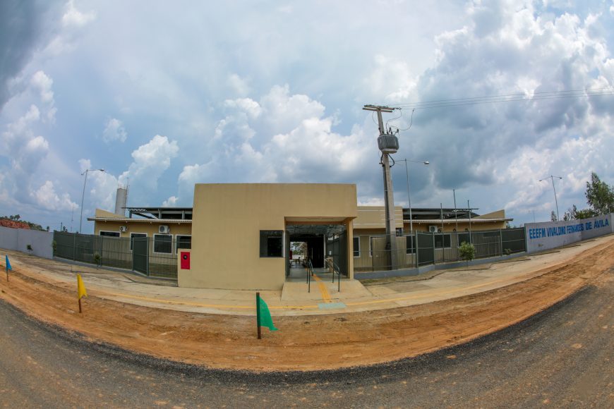 NOVA HISTÓRIA: Distrito de Estrela Azul ganha escola moderna construída pelo Governo de Rondônia; novas estruturas dão fim aos velhos contêineres - News Rondônia