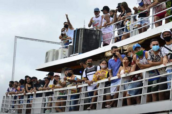 Acabou à pandemia? Mais de 800 pessoas são flagradas em barco que seguia para festas em praias de Manaus - News Rondônia