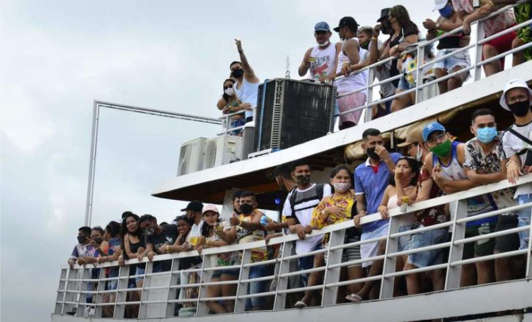 Acabou à pandemia? Mais de 800 pessoas são flagradas em barco que seguia para festas em praias de Manaus - News Rondônia