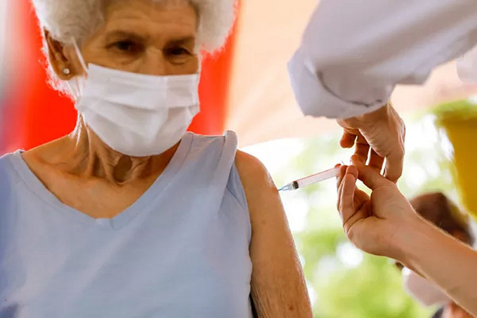Pesquisa da UFPel e Harvard aponta que vacinação evitou morte de 43 mil idosos por Covid no Brasil - News Rondônia