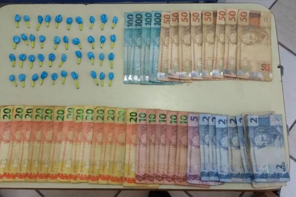 HOMEM PRESO POR TRÁFICO GUARDAVA ANOTAÇÕES DE VEÍCULOS CONTENDO PLACAS DA POLÍCIA CIVIL - News Rondônia