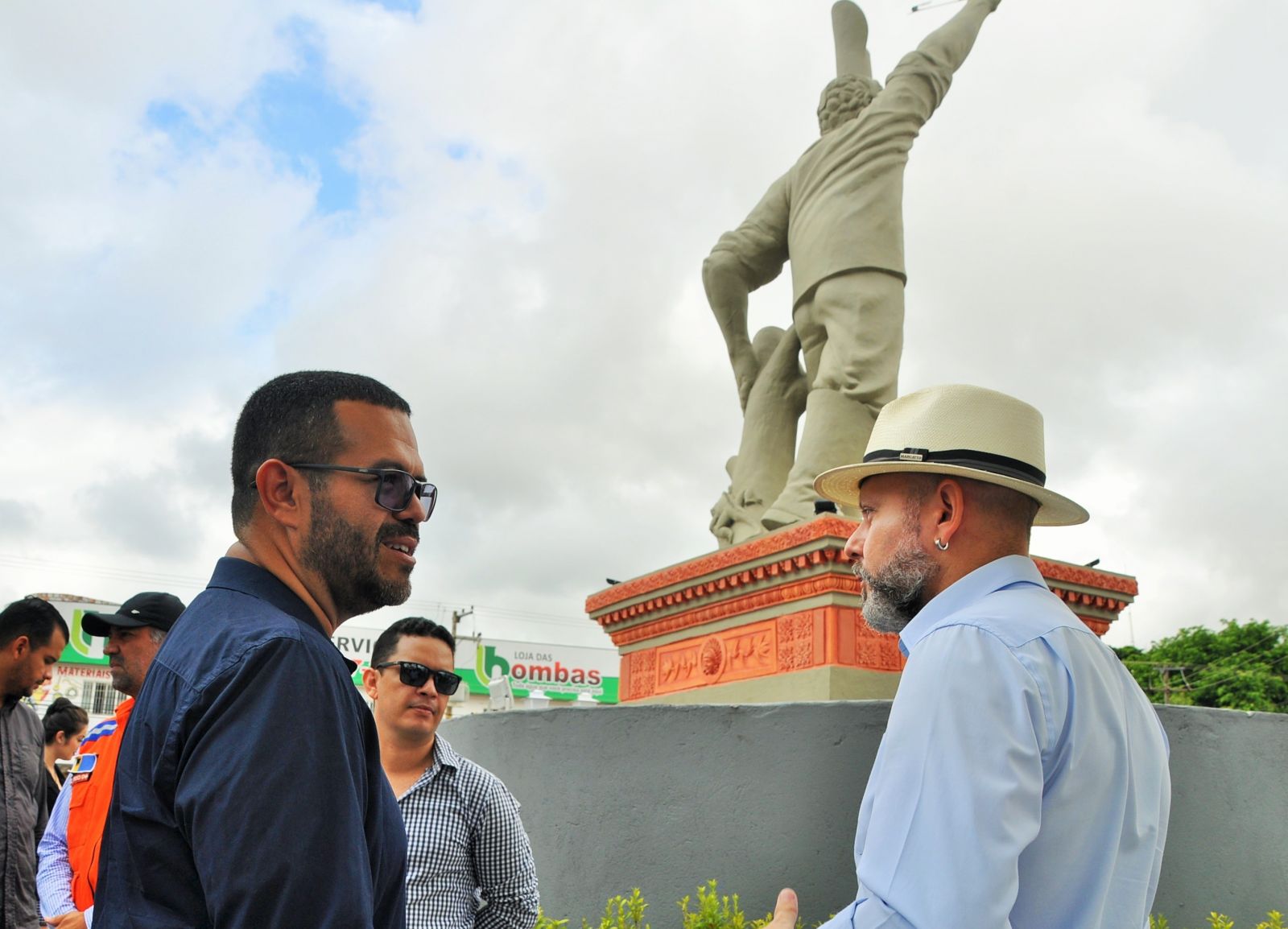 ALEKS PALITOT PARTICIPA DE INAUGURAÇÃO DA PRAÇA MEMORIAL DOS SERINGUEIROS - News Rondônia
