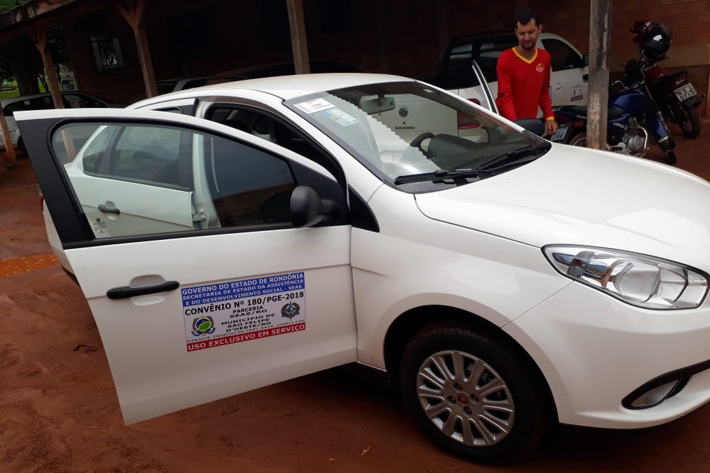 DEPUTADO EDSON MARTINS ACOMPANHA ENTREGA DE VEÍCULO EM SÃO FELIPE DOESTE - News Rondônia