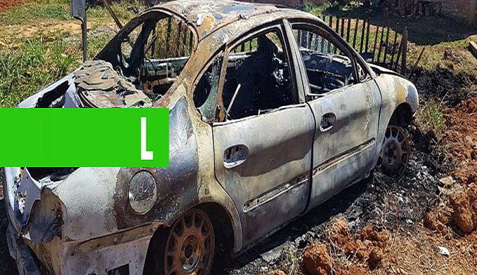 DEU RUIM  MOTORISTA ENCONTRA SEU VEÍCULO INCENDIADO APÓS DEIXÁ-LO NA RUA; FOTOS E VÍDEO - News Rondônia