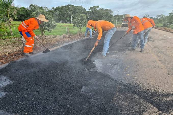 DER EM AÇÃO - Governo inicia manutenção na RO-383, que liga Rolim de Moura a Santa Luzia dOeste - News Rondônia