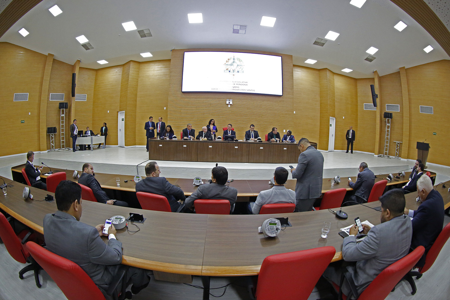 DEPUTADOS DERRUBAM VETO DO EXECUTIVO E CONCEDEM BÔNUS NATALINO - News Rondônia