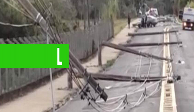 MOTORISTA TENTA DESVIAR CARRO DE CACHORRO NA RUA E DERRUBA 11 POSTES - News Rondônia