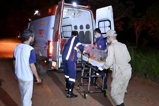 PERDEU O CONTROLE: Homem bate moto contra em poste e sofre traumatismo craniano - News Rondônia