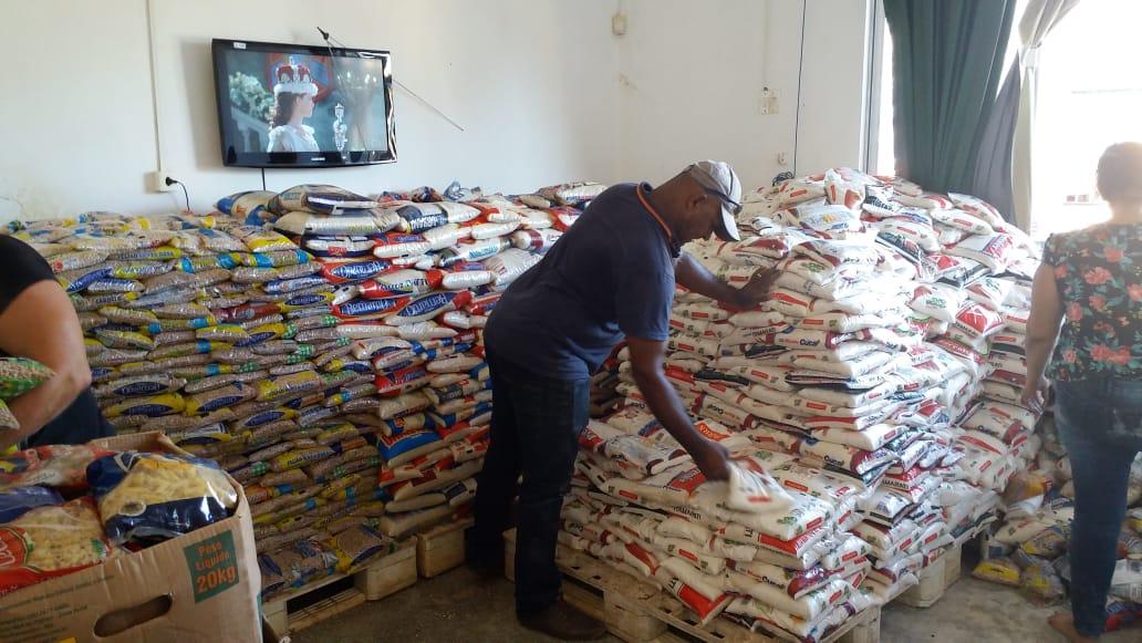 MAIS DE 08 TONELADAS DE ALIMENTOS SÃO ARRECADADAS EM NOITE DE PORTÕES ABERTOS NA EXPOARI EM ARIQUEMES - News Rondônia
