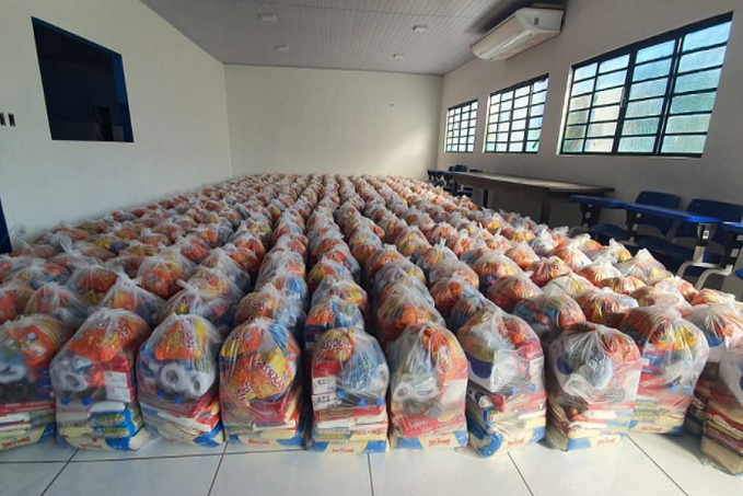 Em Candeias, mais de 2 mil Famílias em vulnerabilidade devido a pandemia recebem cestas básicas destinadas pelo deputado Jair Montes - News Rondônia