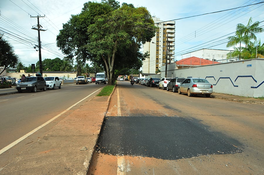 NESTA QUINTA-FEIRA, EQUIPE EXECUTA TRABALHO DE TAPA-BURACOS NAS AVENIDAS RIO DE JANEIRO E PINHEIRO MACHADO - News Rondônia