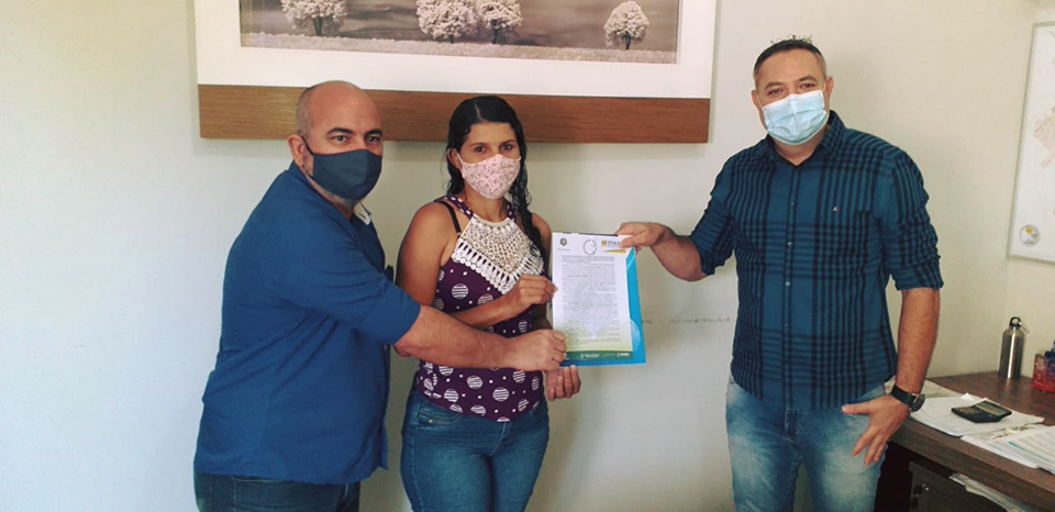 TÍTULOS DE PROPRIEDADE URBANA SÃO ENTREGUES AOS CIDADÃOS DE OURO PRETO DOESTE E CORUMBIARA - News Rondônia