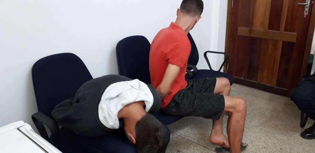 JARU: PM APRENDE 74 PAPELOTES DE MACONHA, ACUSADOS REVELAM QUE A DROGA FOI ADQUIRIDA PELO FACEBOOK - News Rondônia