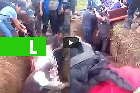 COVEIRO ESCORREGA E CAI EM TÚMULO DURANTE ENTERRO NO PERU - VÍDEO - News Rondônia