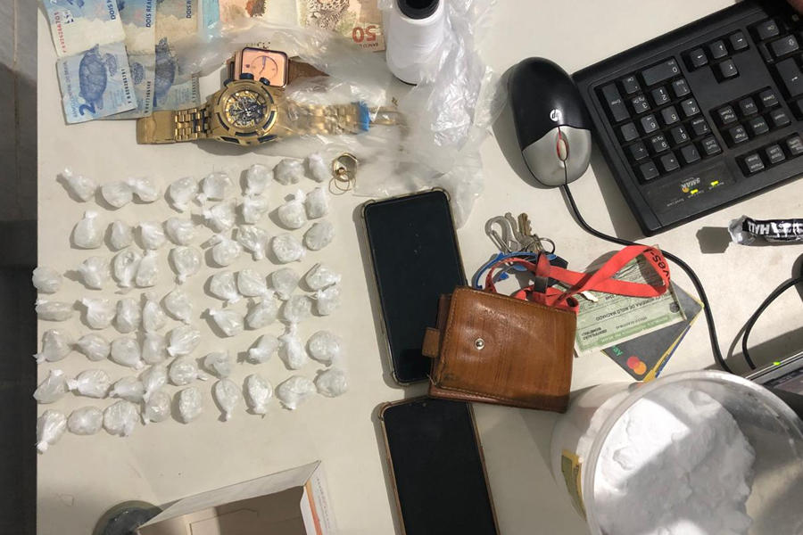 ZÉ DROGUINHAS - Casal é flagrado vendendo droga na zona leste - News Rondônia