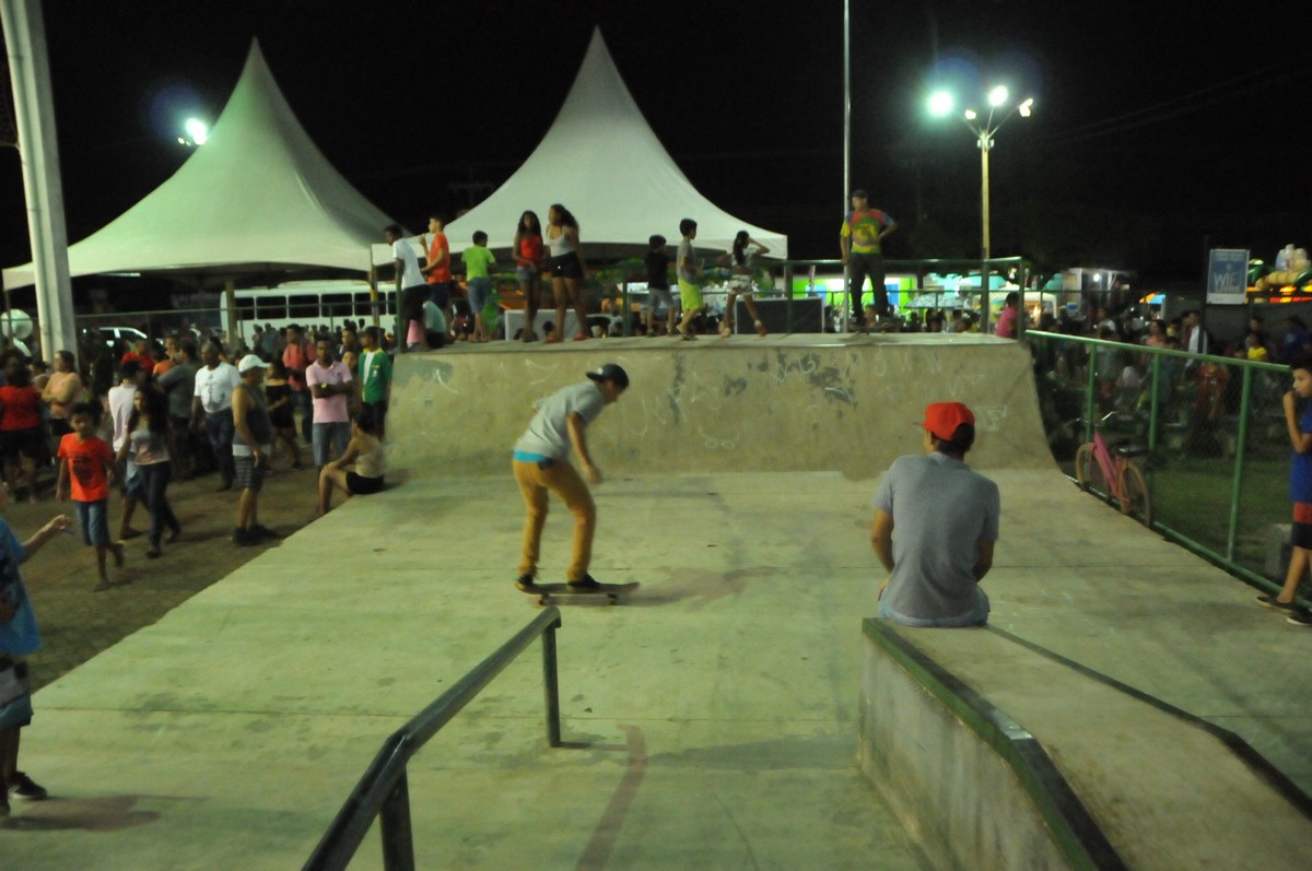 PREFEITURA CONSTRÓI PALCO DE CONCRETO NA PRAÇA CEU - News Rondônia
