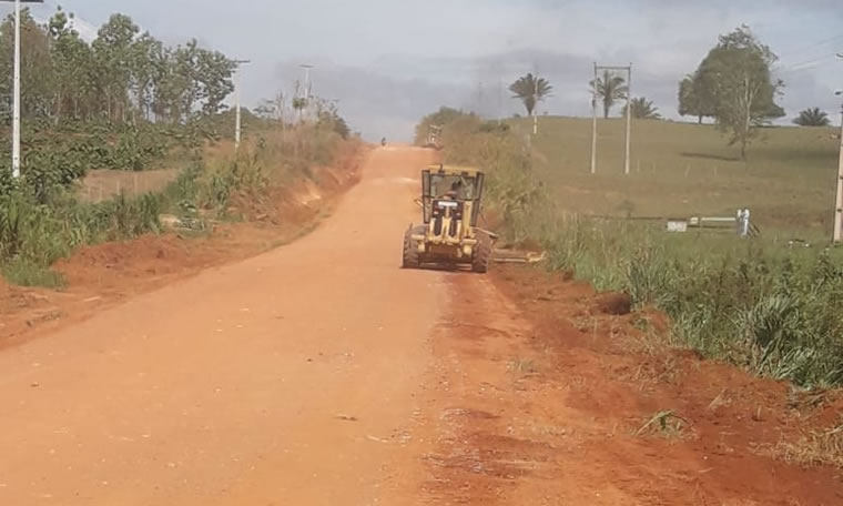 DER realiza serviços de limpeza e patrolamento em trecho da RO 010 - News Rondônia