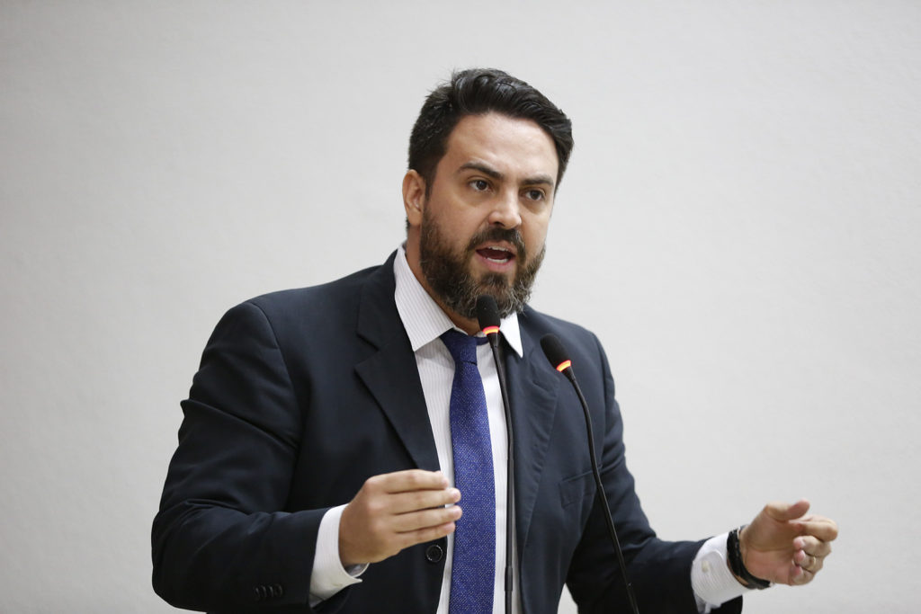 Deputado Federal Léo Moraes solicita informações sobre a exoneração de mais de 500 profissionais da saúde - News Rondônia