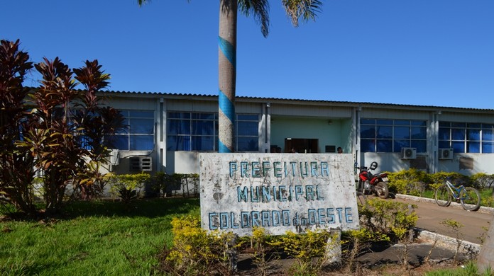 Presentão em Colorado do Oeste: Servidores tiveram reajuste de R$ 500 no vale alimentação - News Rondônia