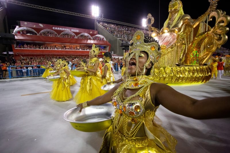 MEME: JURADO VIRA PIADA NA WEB POR NÃO DAR NENHUM 10 NO CARNAVAL DO RIO - News Rondônia