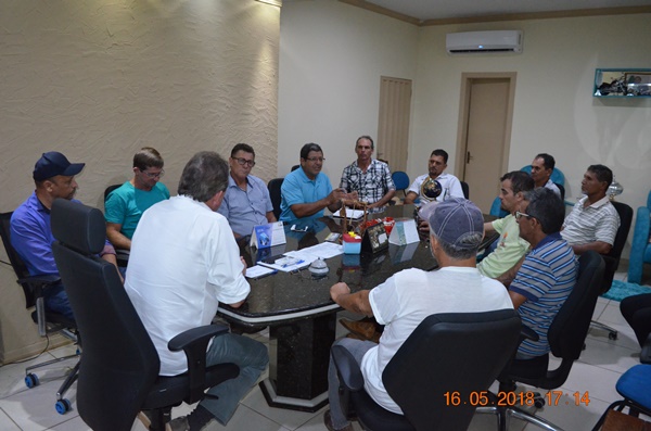 TRANSPARÊNCIA: PREFEITO DE ROLIM DE MOURA INICIA PRESTAÇÃO DE CONTAS DE 2017 COM PRESIDENTES DAS ASSOCIAÇÕES RURAIS - News Rondônia