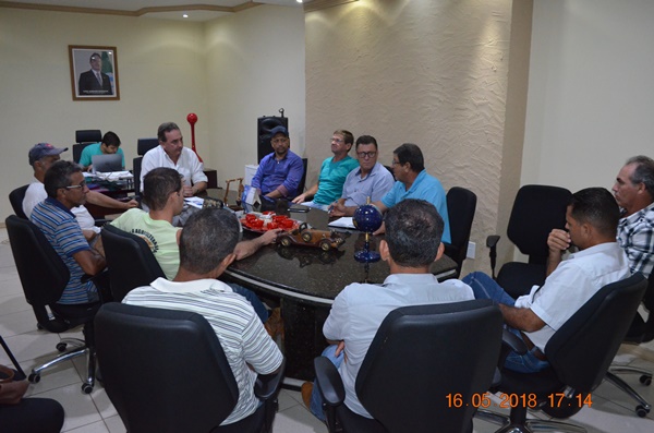 TRANSPARÊNCIA: PREFEITO DE ROLIM DE MOURA INICIA PRESTAÇÃO DE CONTAS DE 2017 COM PRESIDENTES DAS ASSOCIAÇÕES RURAIS - News Rondônia