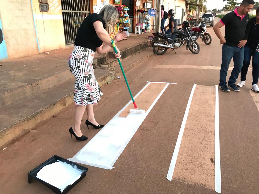 VÍDEO DE VEREADORA PINTANDO FAIXA DE PEDESTRE VIRALIZA NAS REDES SOCIAIS - News Rondônia