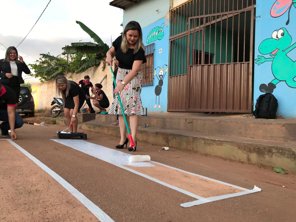 VÍDEO DE VEREADORA PINTANDO FAIXA DE PEDESTRE VIRALIZA NAS REDES SOCIAIS - News Rondônia