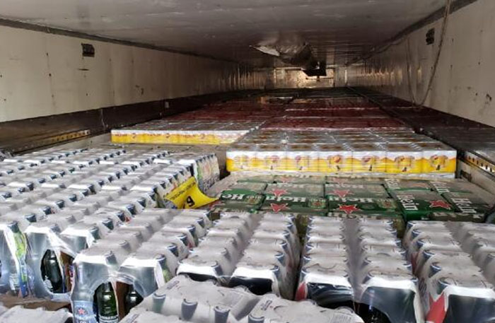 Sefaz flagra descarregamento de bebidas e apreende R$ 250 mil em cerveja - News Rondônia