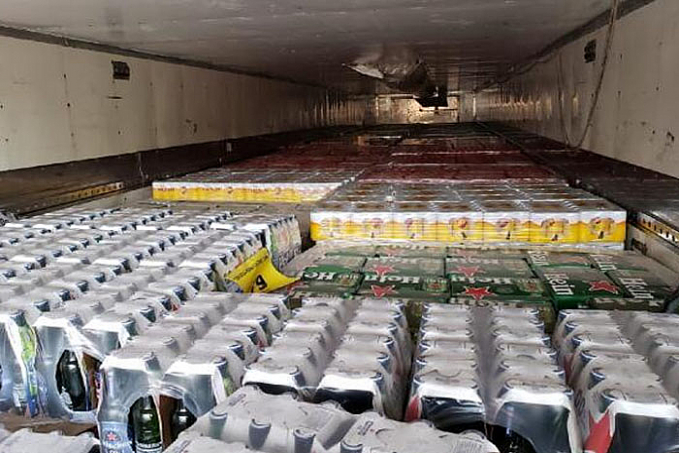 Sefaz flagra descarregamento de bebidas e apreende R$ 250 mil em cerveja - News Rondônia