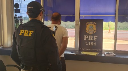 NO VALE DO JAMARI, PRF PRENDE DOIS FORAGIDOS E FLAGRA HOMEM COM HABILITAÇÃO FALSA - News Rondônia
