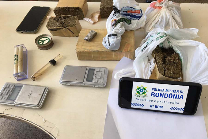 Polícia Militar faz apreensão de quase 2 kg de maconha e três pessoas são conduzidas por tráfico em Rondônia - News Rondônia