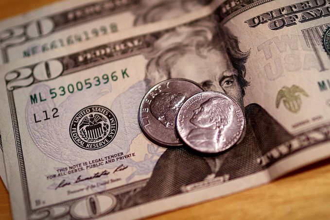 Dólar encosta em R$ 5,70, impulsionado por exterior - News Rondônia