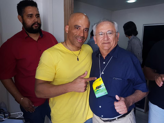 EMERSON CASTRO LEVA TAPA NA CARA MAS GARANTE A VAGA DE CONFÚCIO MOURA AO SENADO - News Rondônia