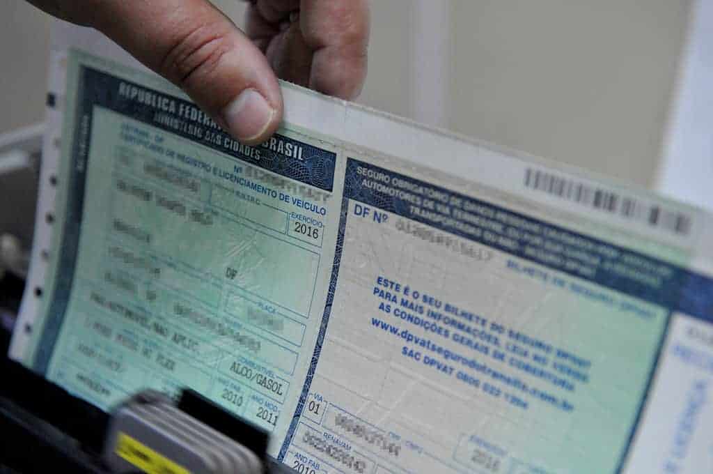 Justiça Federal manda Detrans voltarem a emitir documento do carro em papel - News Rondônia