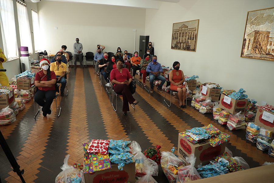 SOLIDARIEDADE - Prefeito entrega cestas básicas para 30 entidades - News Rondônia